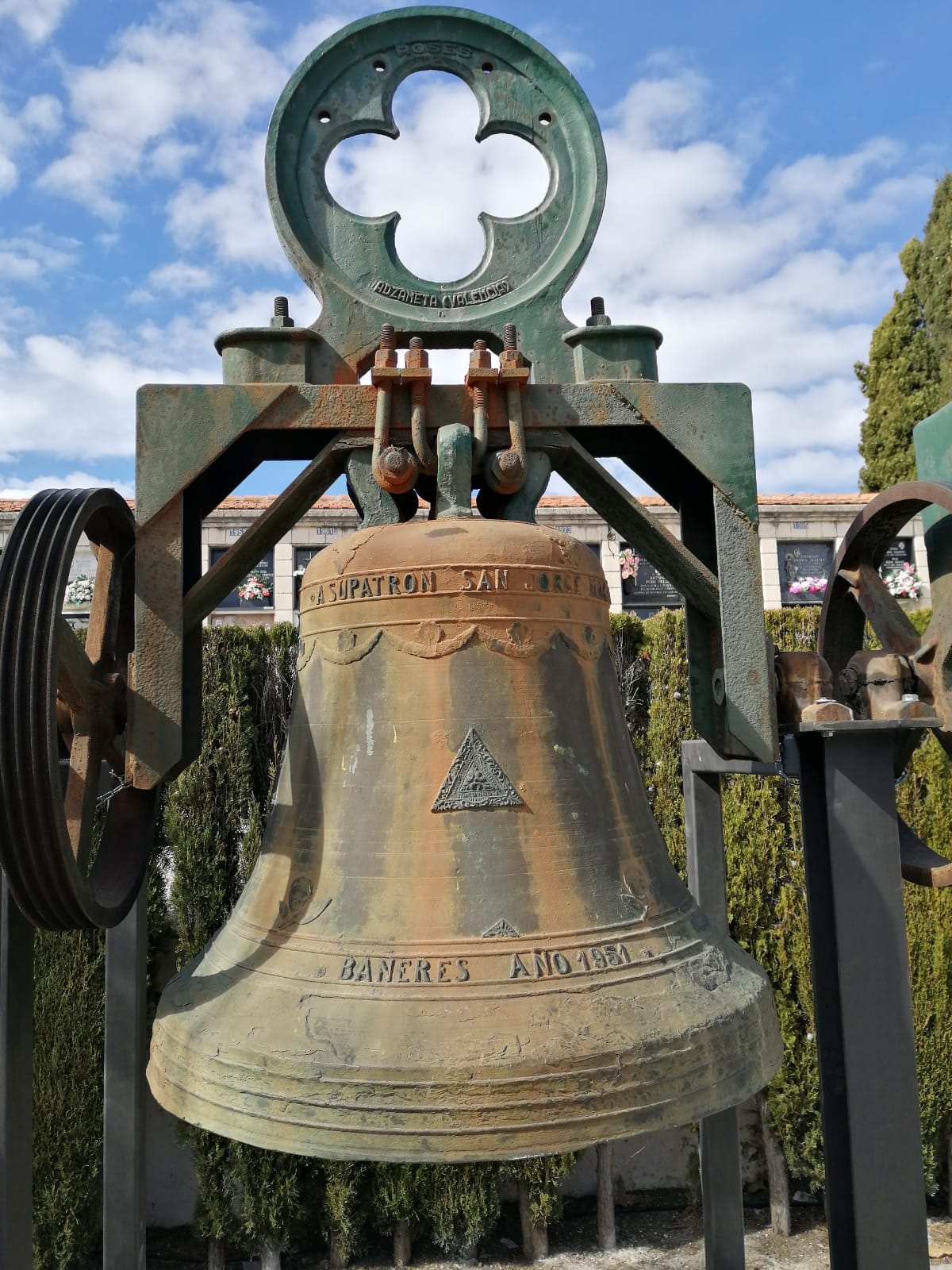 Una de las campanas de la iglesia