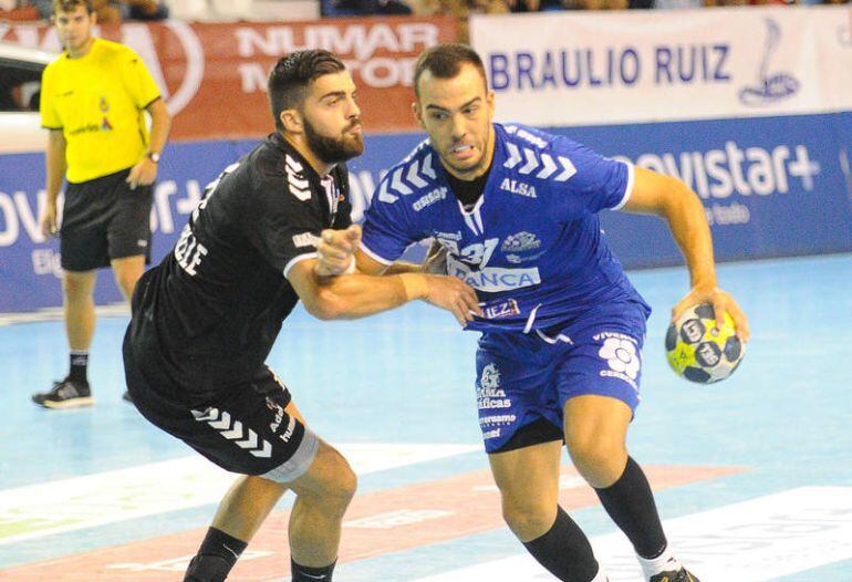 Alex Costoya quiere decidir su futuro con calma