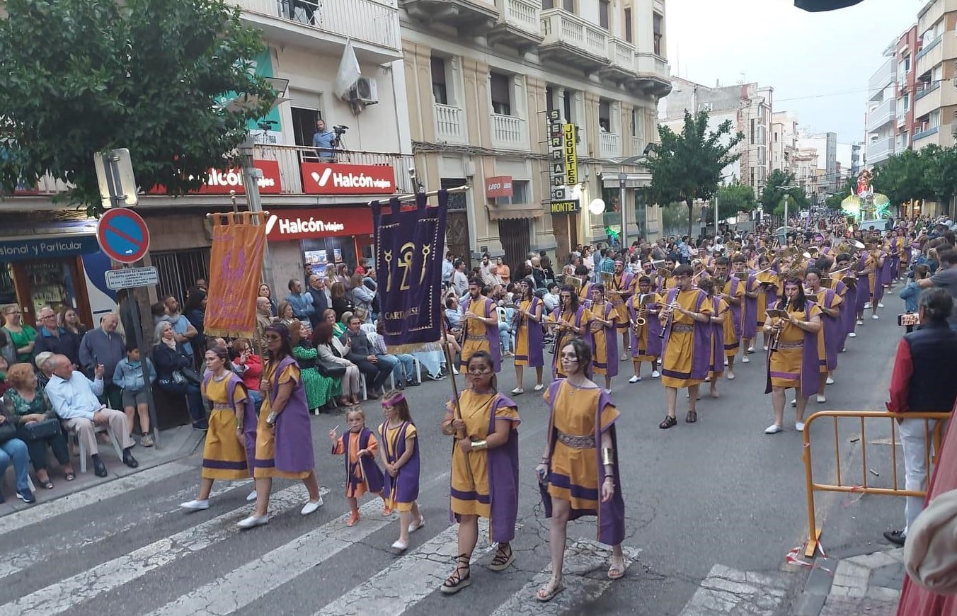 Momento del desfile de las Fiestas Iberorromanas Linares 2023