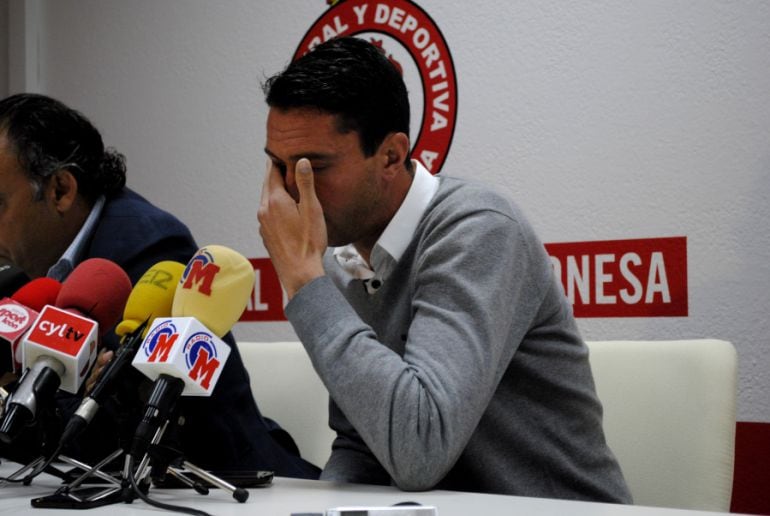 Bardal no pudo contener el llanto en su despedida