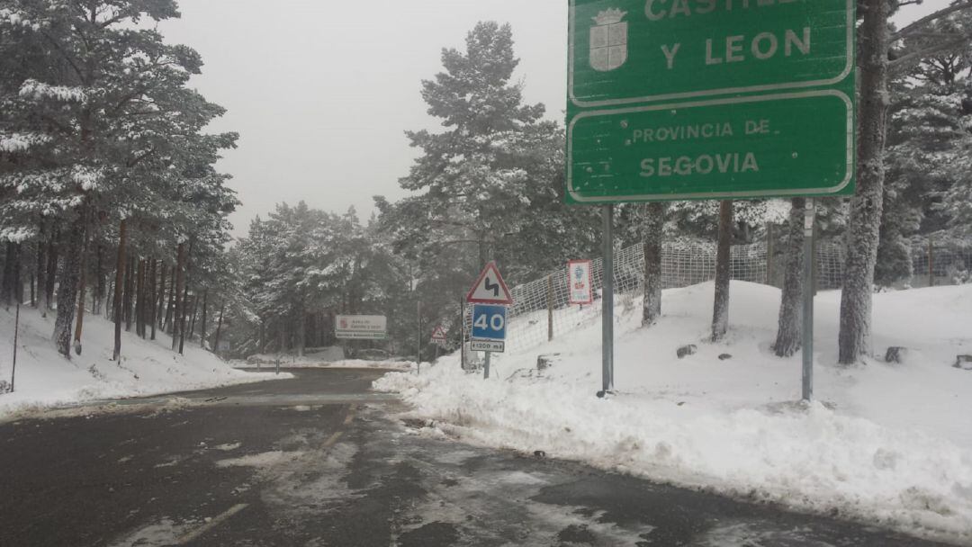 Nevada en el Puerto de Navafría. Foto Archivo