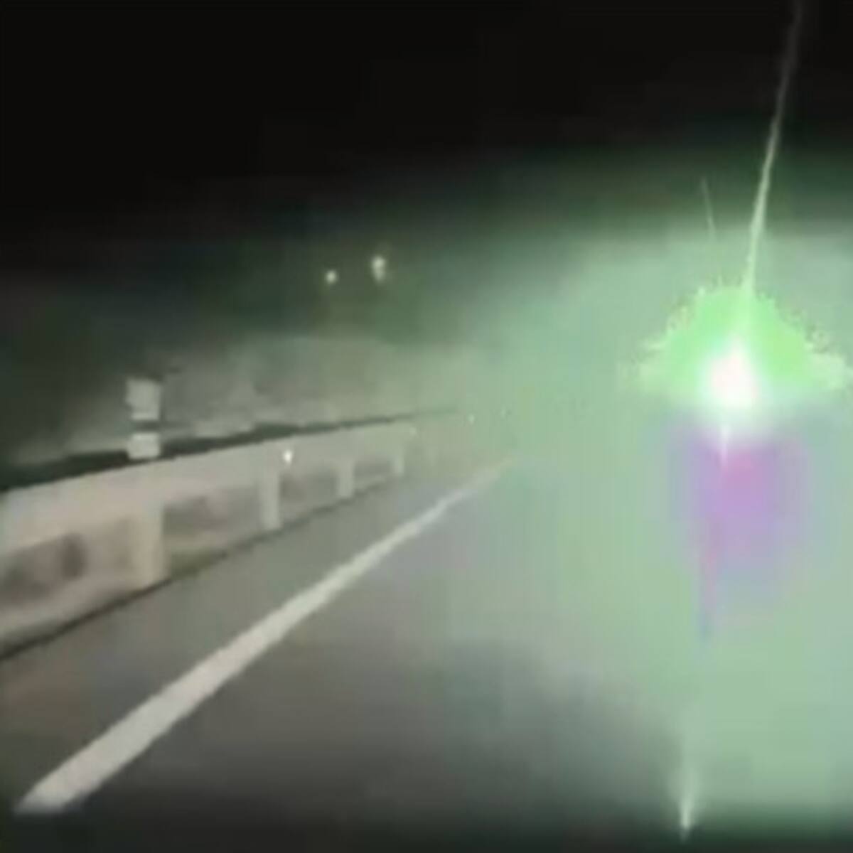 La Guardia Civil de Cantabria investiga a un conductor que usó un puntero laser contra otros vehículos en circulación en la A8