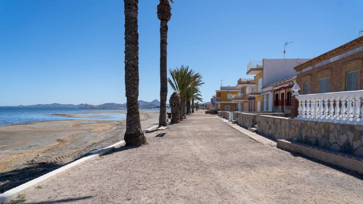 El gobierno municipal solicita al ministerio la contratación y comienzo de del paseo de Los Urrutias