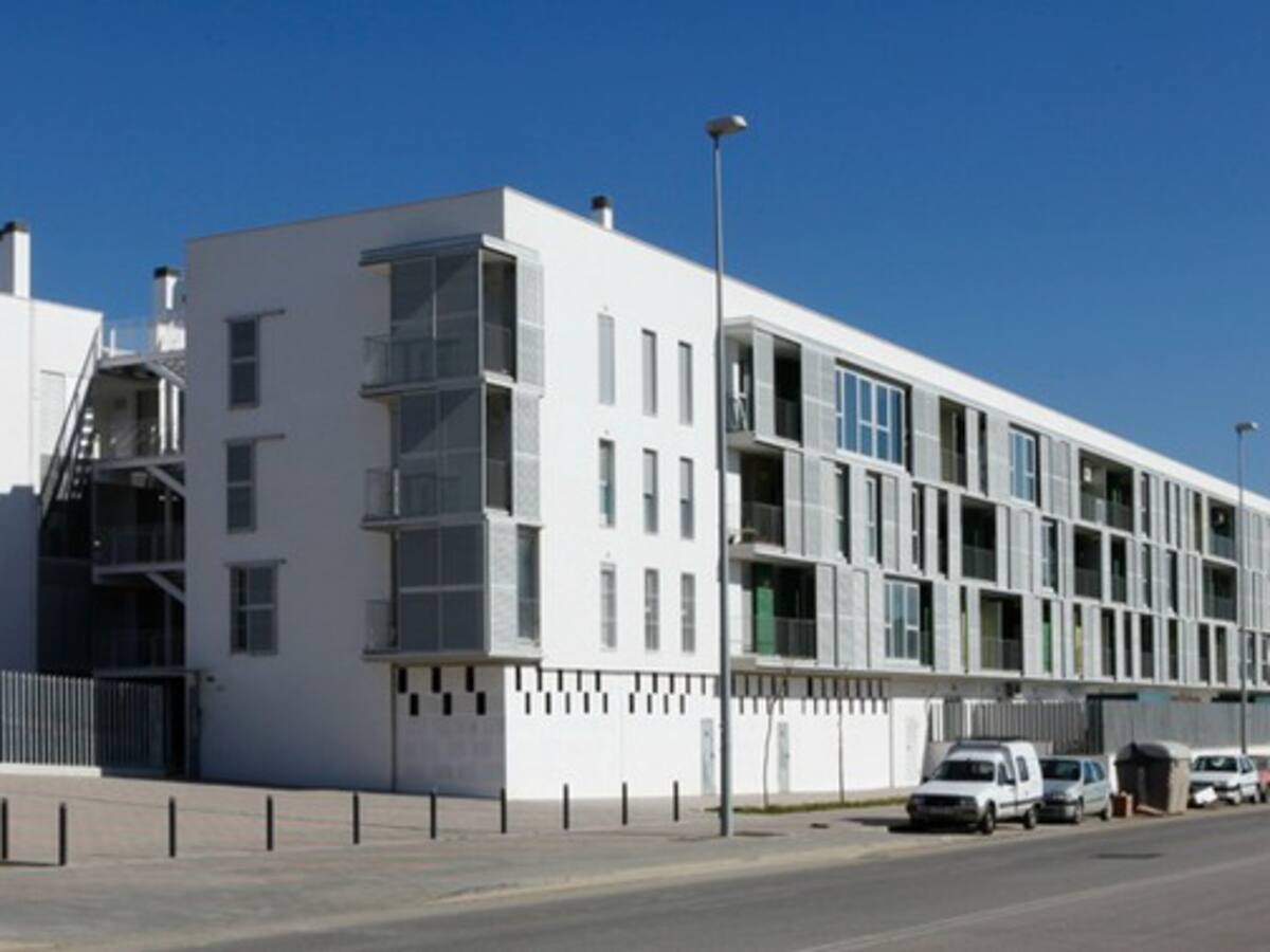 Casi 80 locales de la urbanización Soliva Este se convertirán en pisos para personas mayores y con movilidad reducida