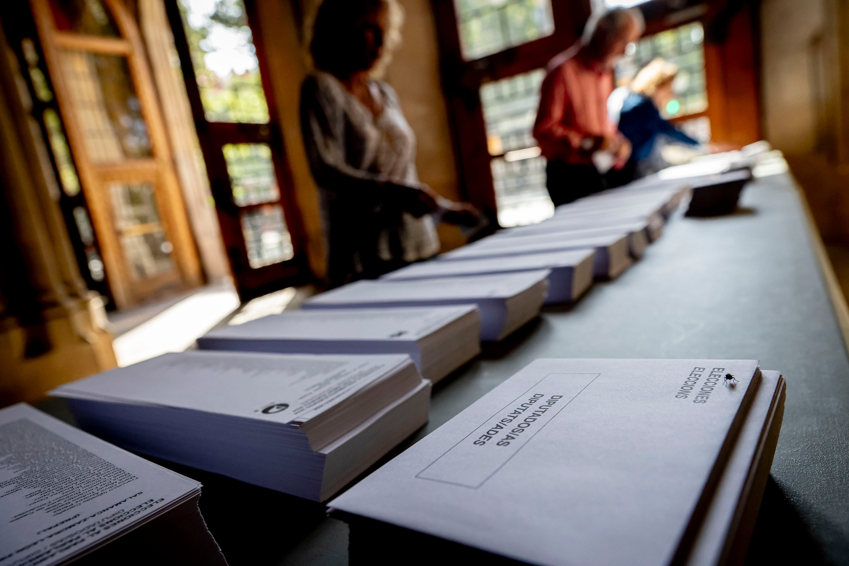 Imagen de un colegio electoral este domingo en España.