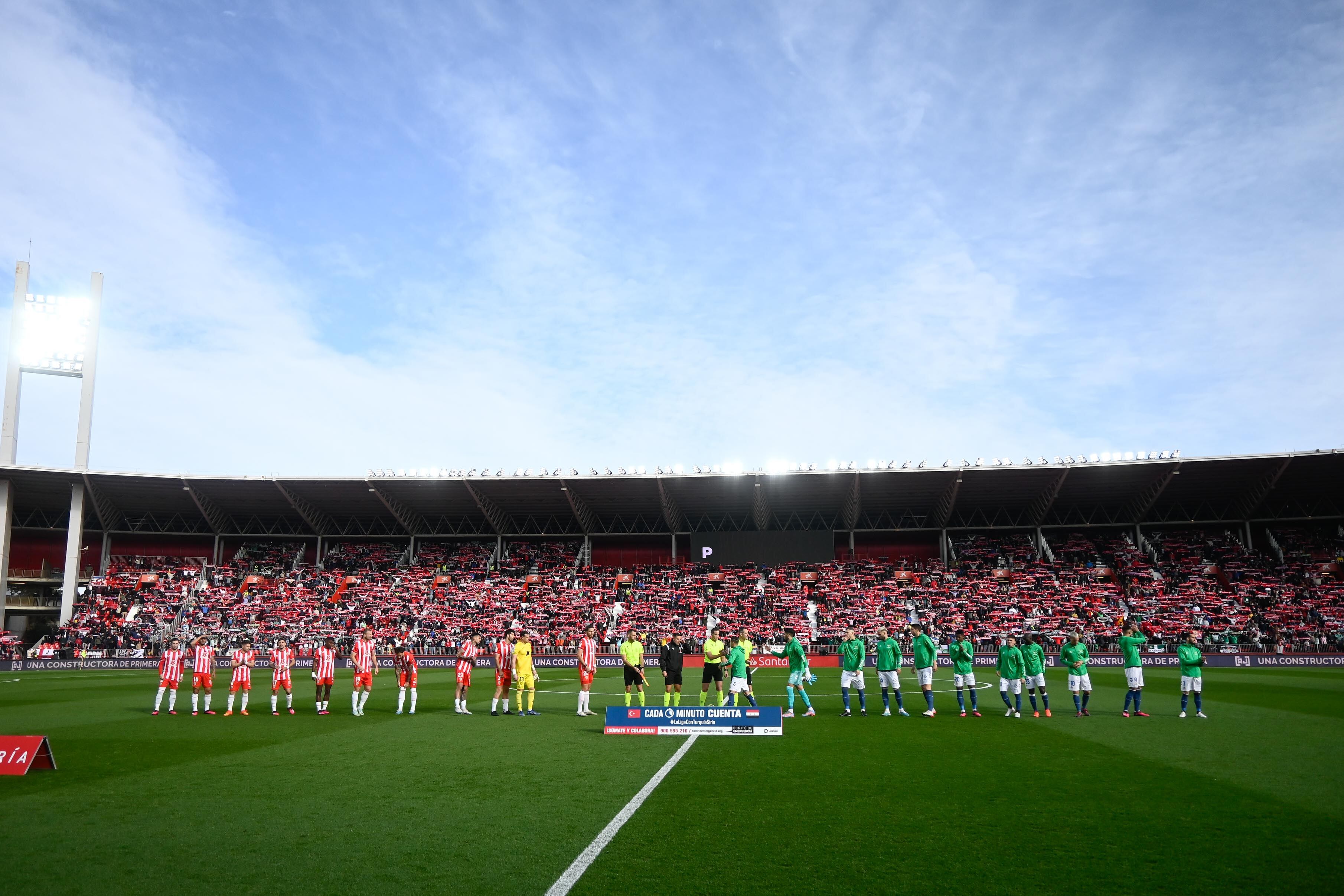 El Almería tiene que ganar o empatar para no depender de otros equipos.