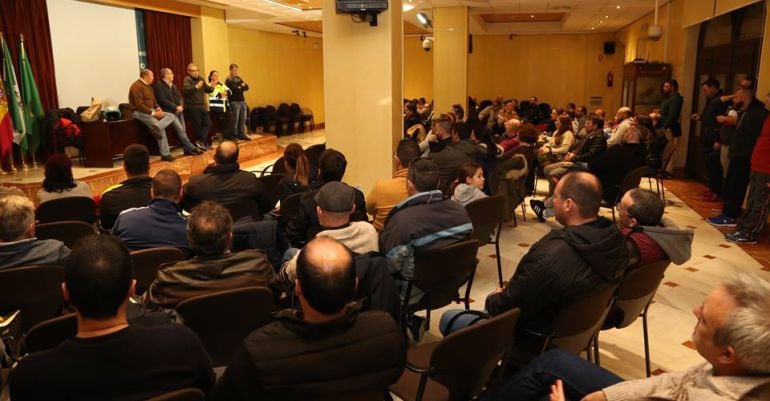 Encierro de los trabajadores del aeropuerto de la base en el Castillo de Luna