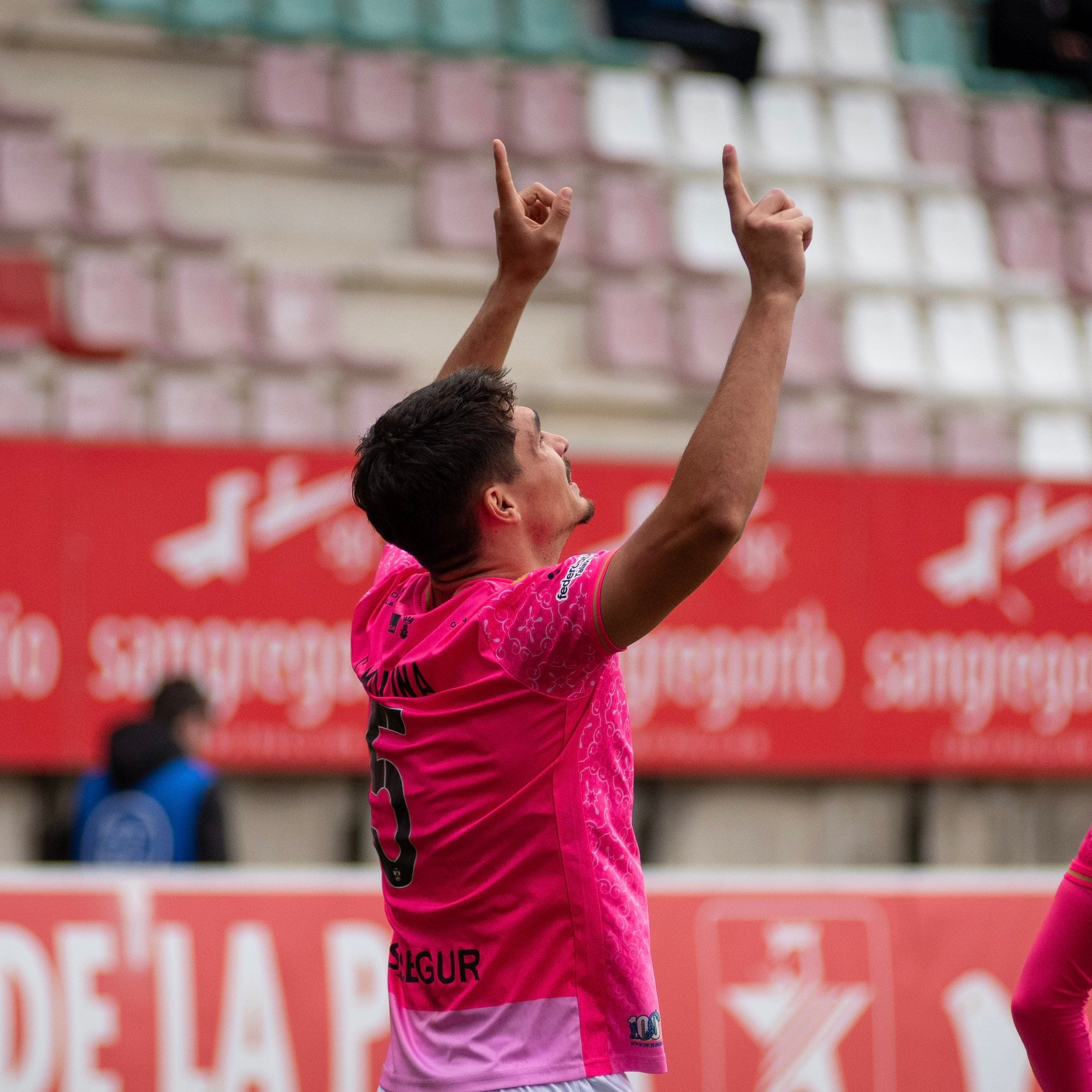 Sergi Molina celebra tras anotar el 0-1