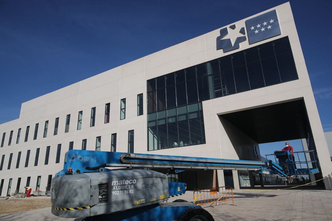 Maquinaría de obra en el Hospital de Emergencias de la Comunidad de Madrid, el Hospital Isabel Zendal.