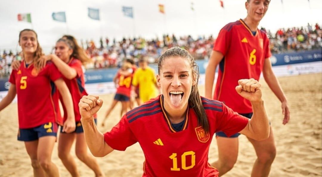 ¡Campeona del Mundialito de fútbol playa!.