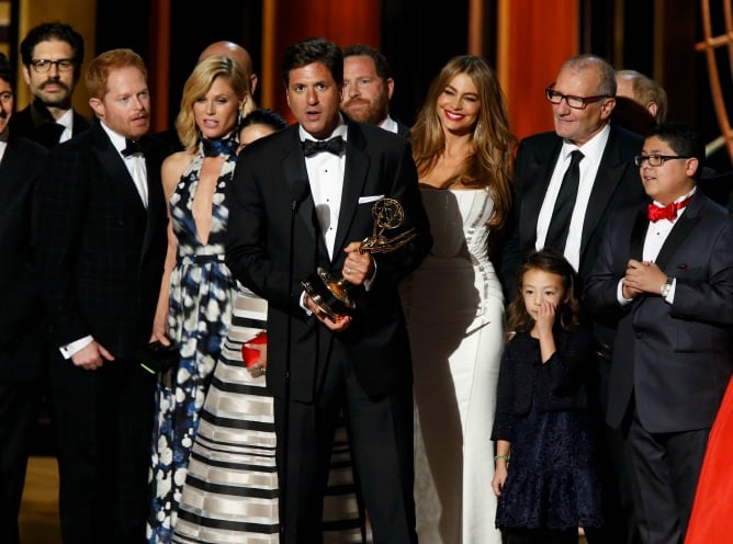 El productor ejecutivo Steven Levitan recoge el premio a la Mejor serie de comedia por &#039;Modern Family&#039; durante la 66º Edición de los premios Emmy en Los Angeles.