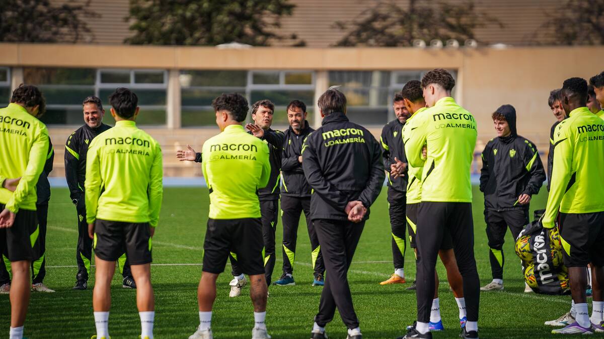 Comienza otra Liga en el Almería con estos 25 futbolistas