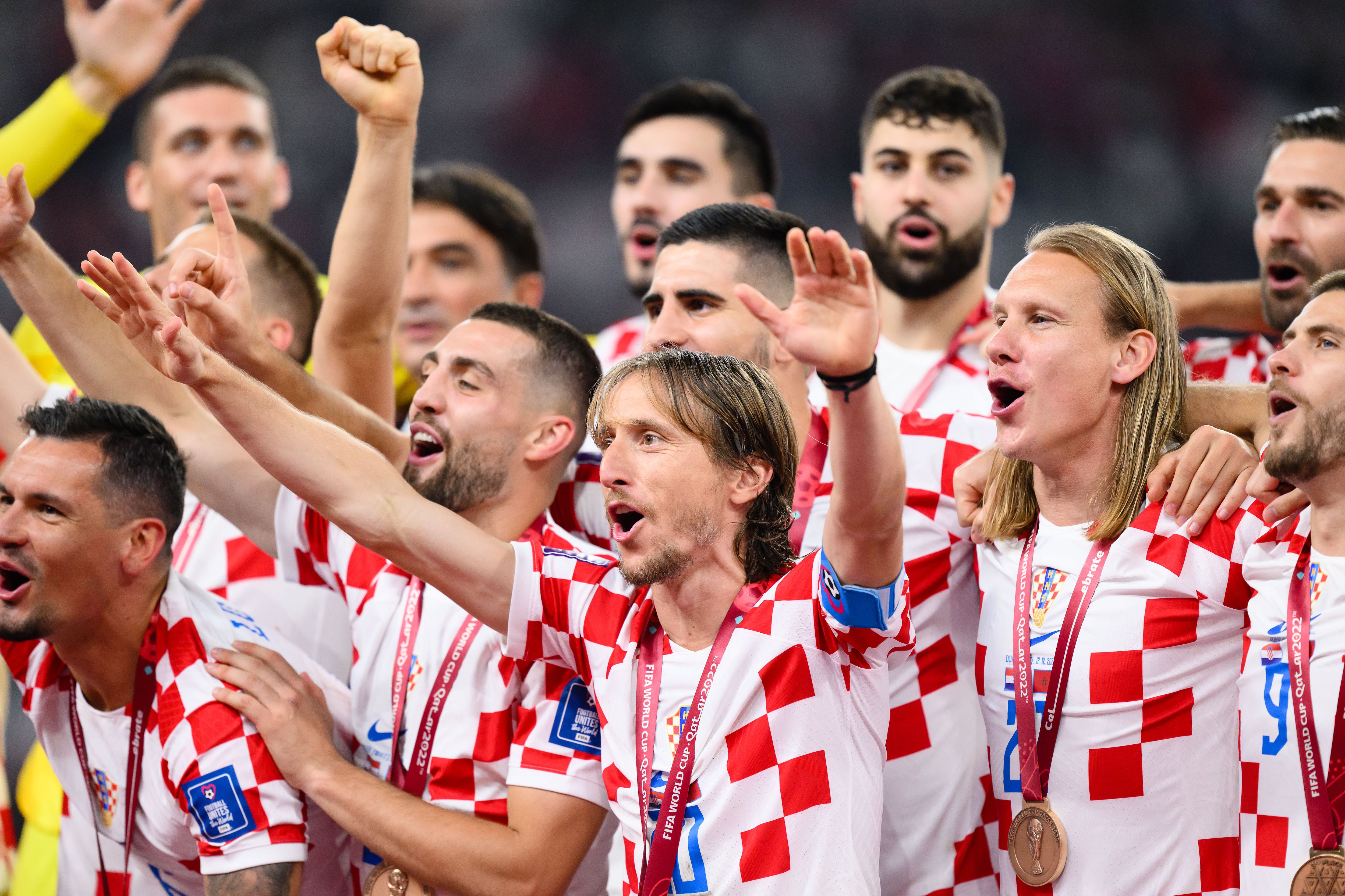 Jugadores croatas posan con la medalla de bronce.