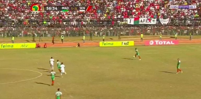 Momento del partido Madagascar-Senegal, que se disputó a pesar de la estampida 