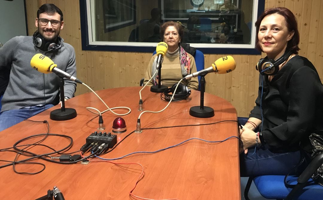 En &quot;Hoy por Hoy Valdepeñas&quot; hemos reunido a tres generaciones de oyentes: Francisco Medina, de 28 años; Laura Alcaide, de 43 años y Ana Torija, de 84 años