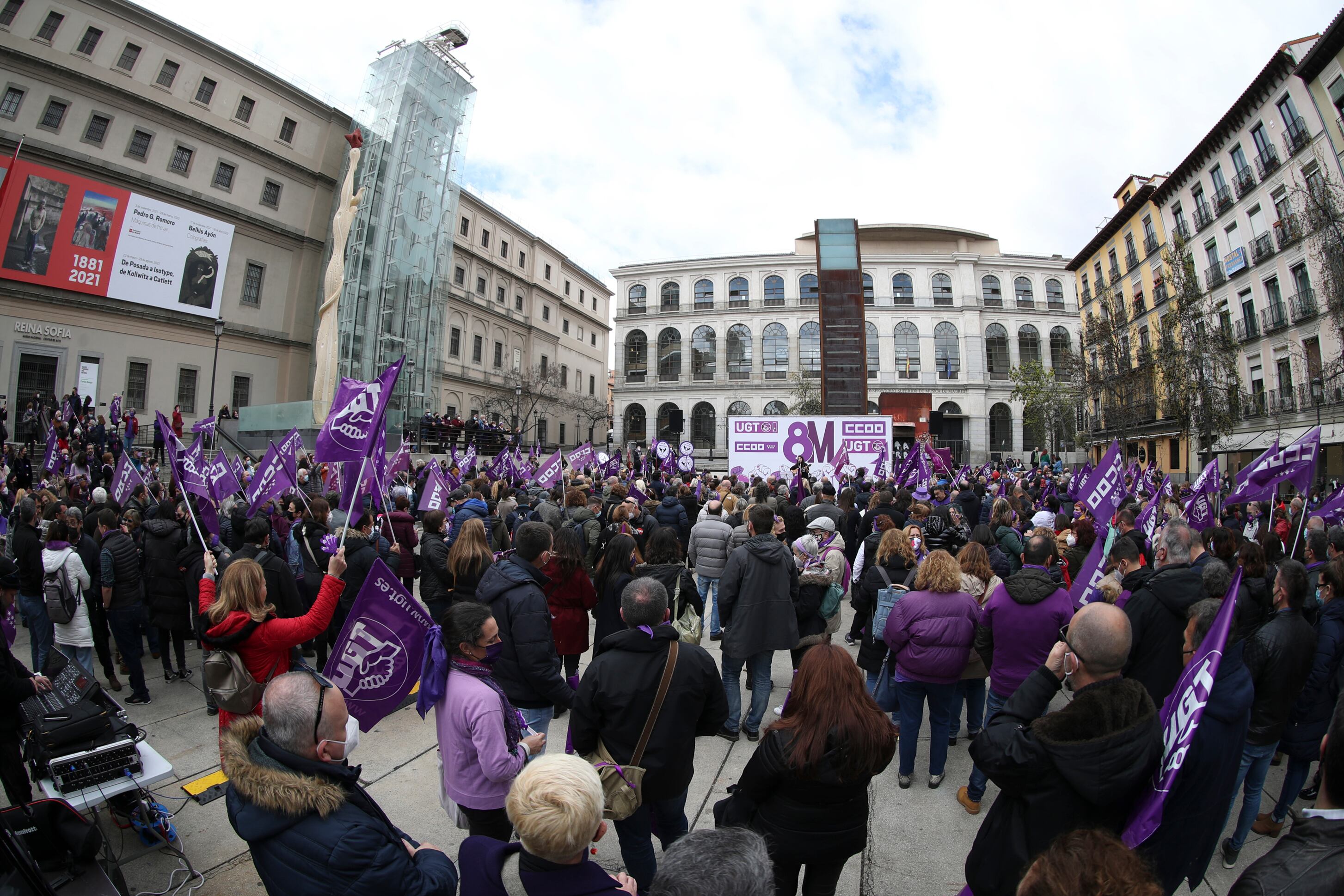 Centenares de militantes de UGT y CCOO se concentran este martes, en la Plaza del Museo Reina Sofía de Madrid con motivo del 8-M.