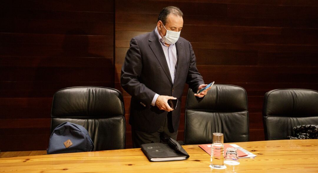 El consejero de Sanidad, Blas Trujillo, en un momento durante la reunión del Consejo de Gobierno extraordinario celebrado este miércoles en la sede de Presidencia del Gobierno de Canarias