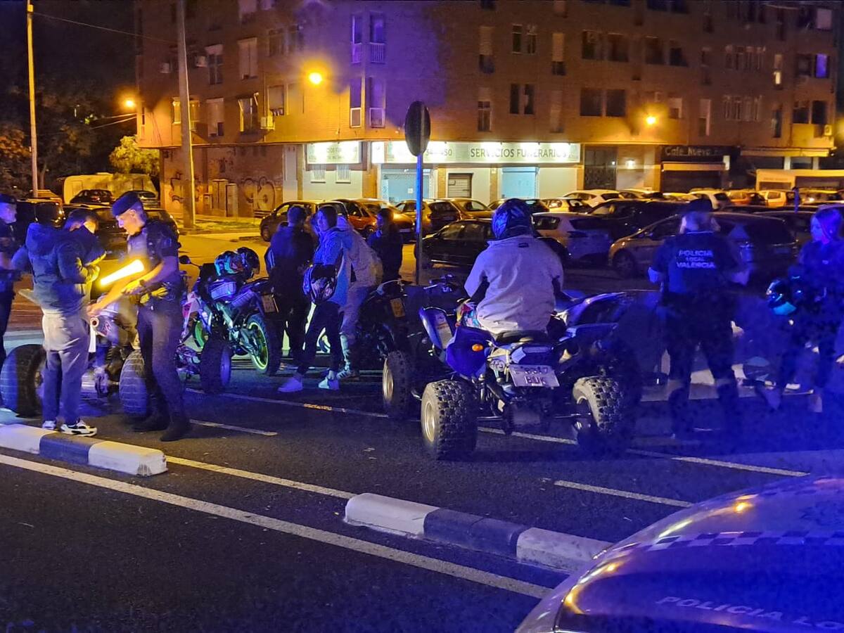 La Policía identifica a 24 conductores que participaban en carreras ilegales detrás del hospital La Fe de València