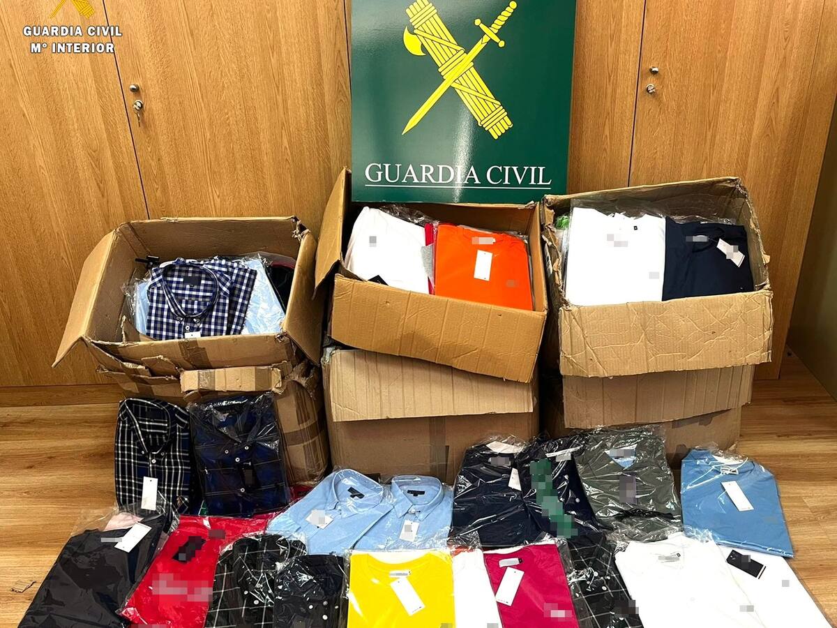 Investigan en Palencia a una mujer a la que han incautado 310 prendas de vestir falsificadas y dispuestas para su venta