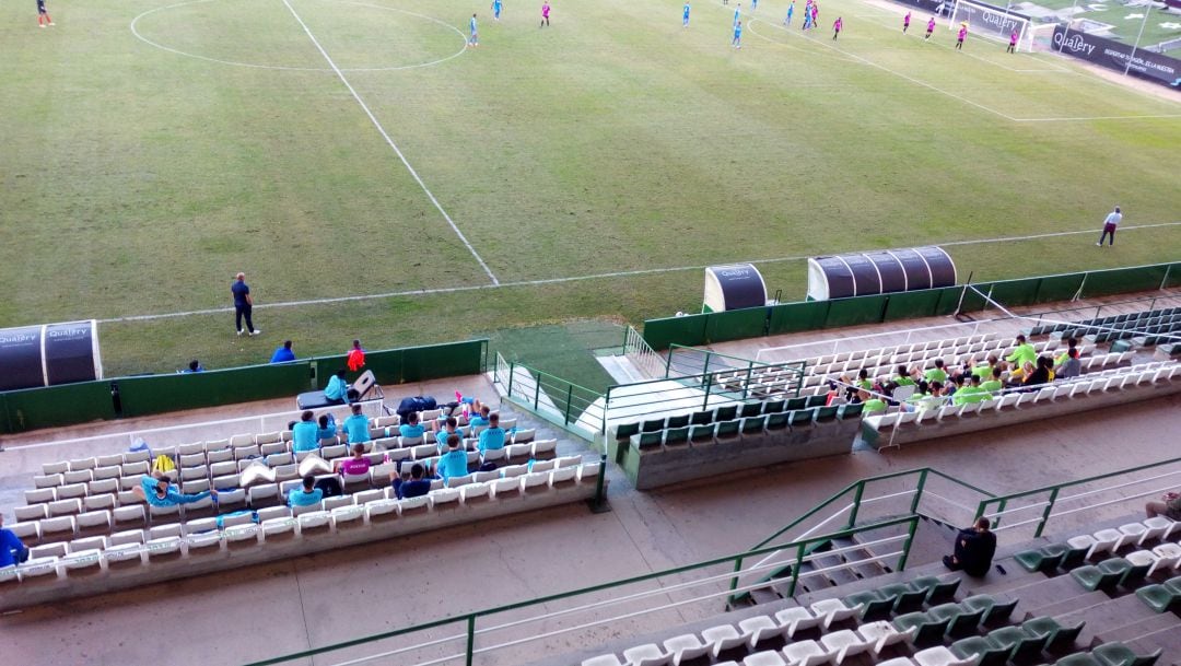 Nueva normalidad en el Salto del Caballo. Los suplentes se ubicaron en la grada por primera vez