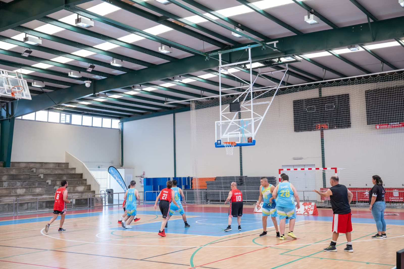 Uno de los partidos de baloncesto inclusivo del I Torneo 3x3 Ciudad de Arrecife “Memorial Marcial Martín Rodríguez”.