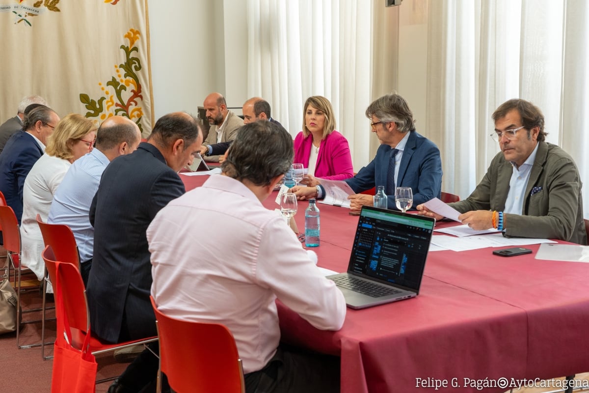 Imagen de la reunión del  Pleno del Centro de Transportes y Depósito Franco