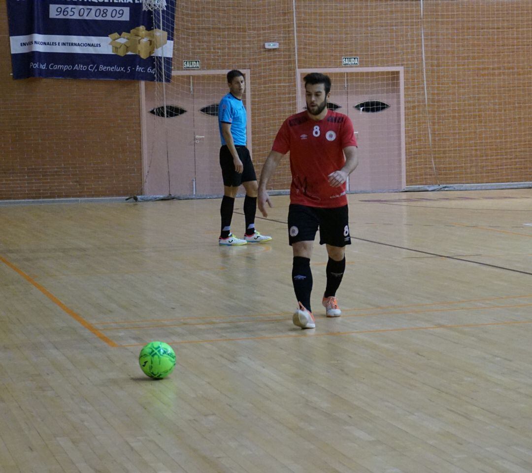 Álvaro Tomás avisa de que el Nueva Elda quiere pasar la eliminatoria