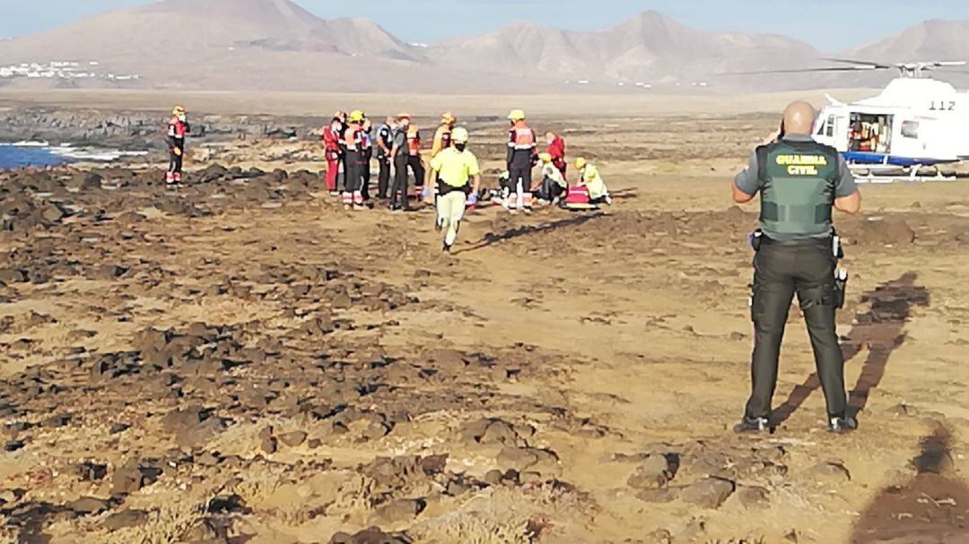 Los servicios de Emergencia en la zona en la que falleció el pescador.