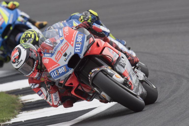 Lorenzo rueda en Silverstone