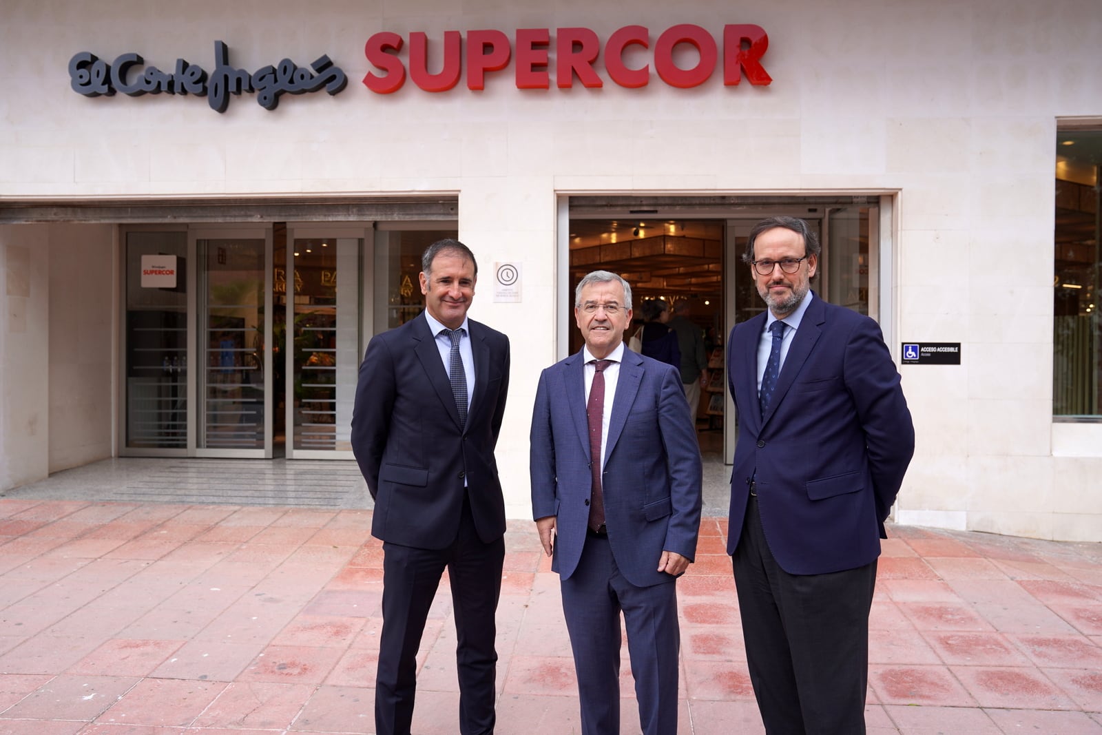 Un momento de la apertura de Supercor en Estepona