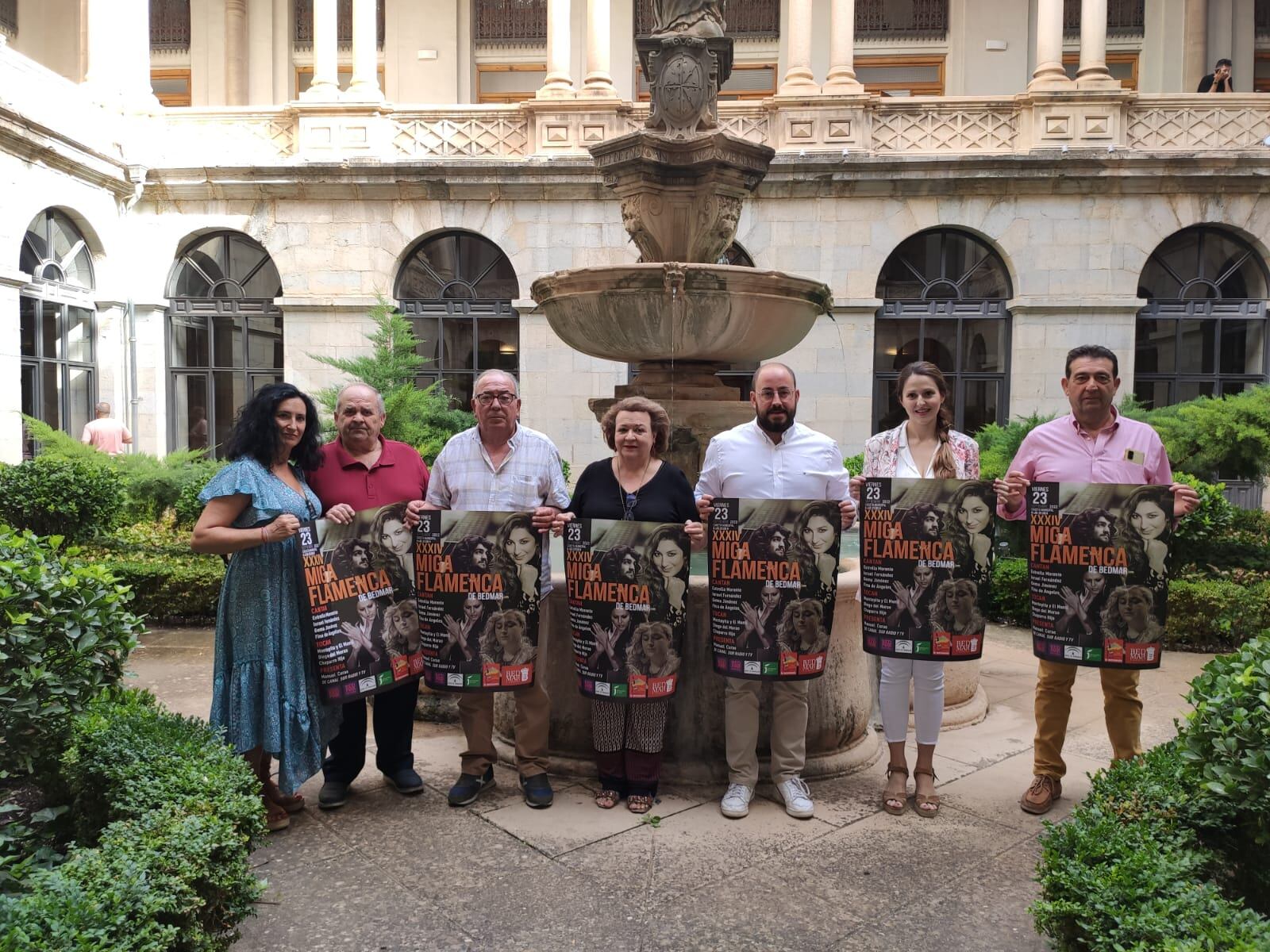 Representantes de la Diputación Provincial de Jaén, organización y artistas durante la presentación de la Miga Flamenca de Bedmar