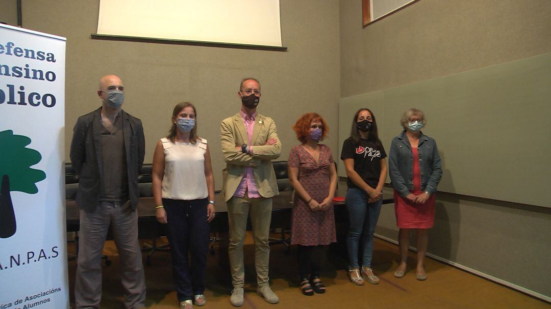 Miembros de FOANPAS durante la presentación de sus demandas