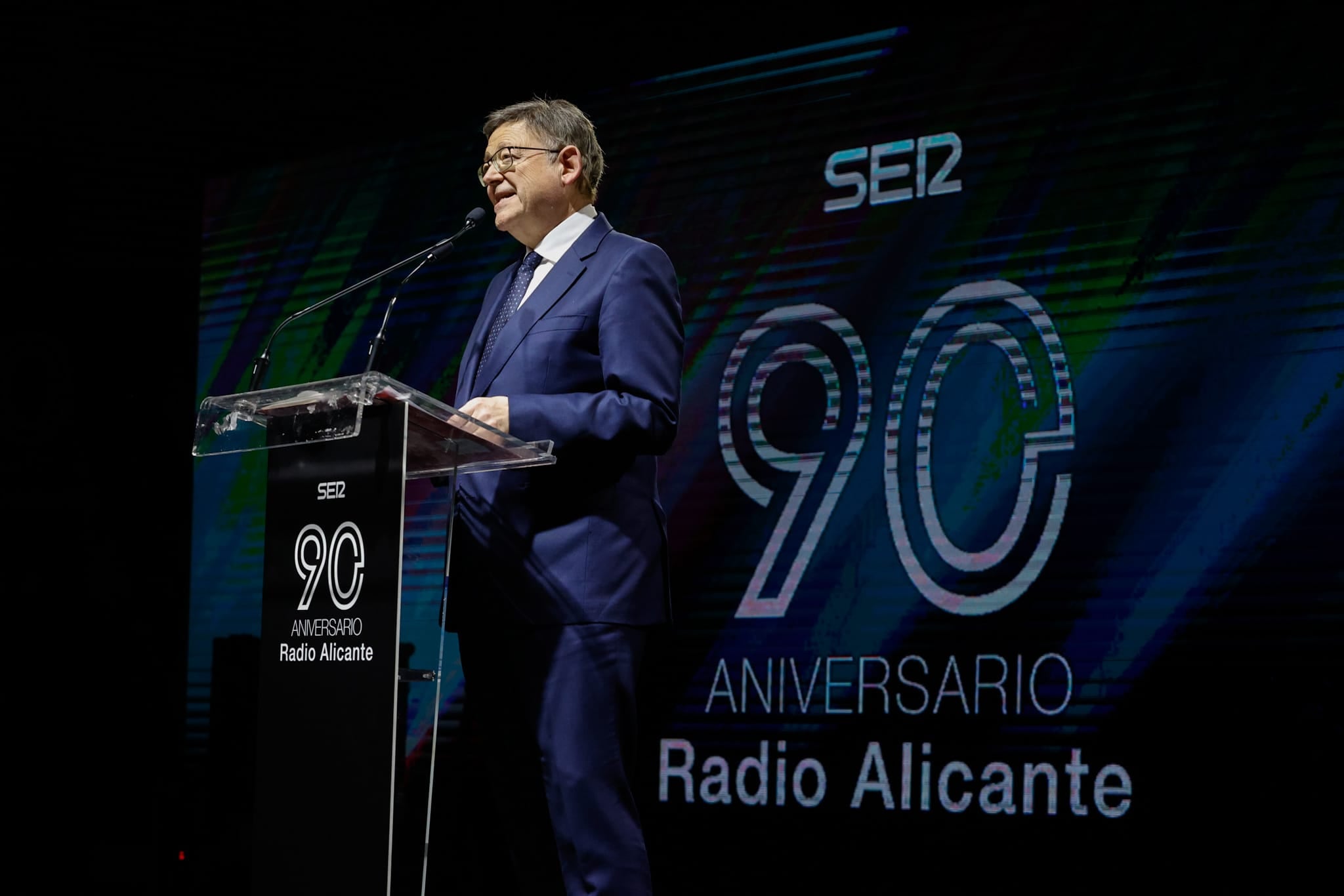 El president de la Generalitat, Ximo Puig, en el transcurso de la gala del 90 Aniversario de Radio Alicante en el ADDA. Foto: Pepe Olivares