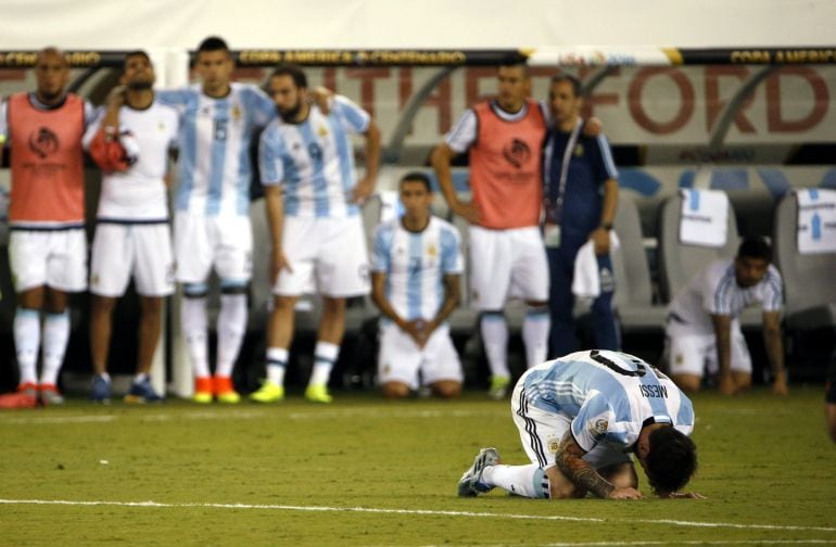 Messi se lamenta tras fallar el penalti en la final de la Copa América 