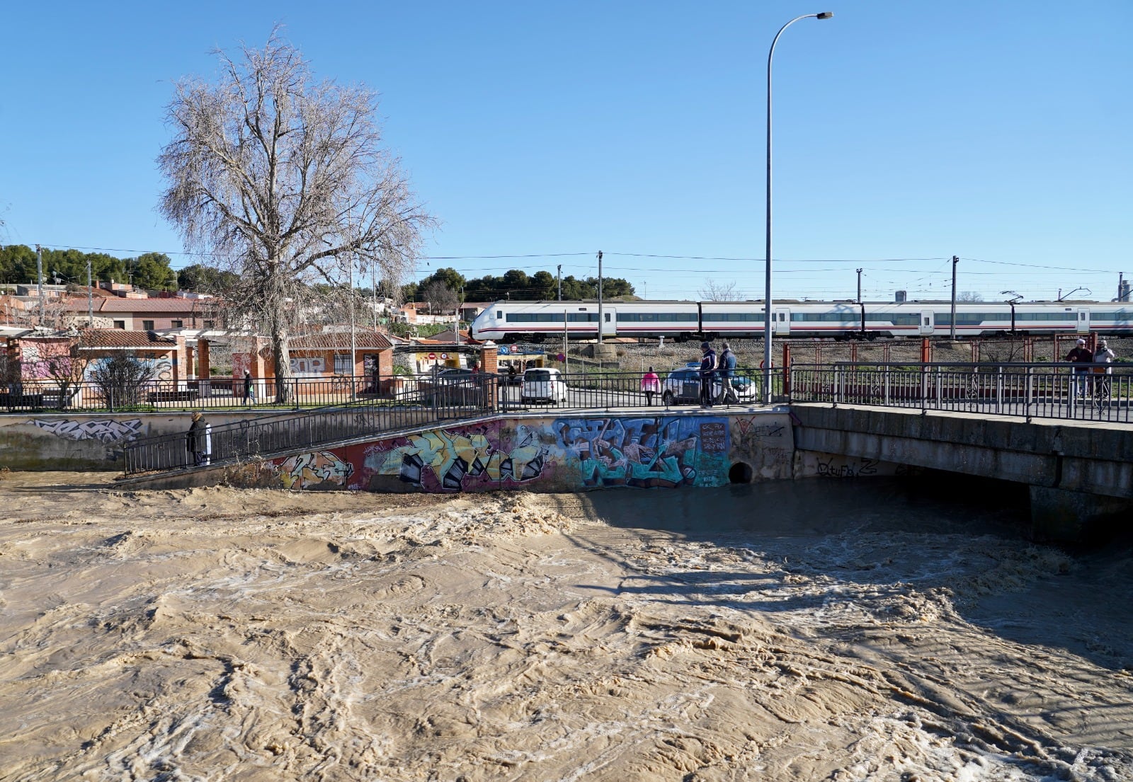 Crecida del rio zapardiel a su paso por medina del campo