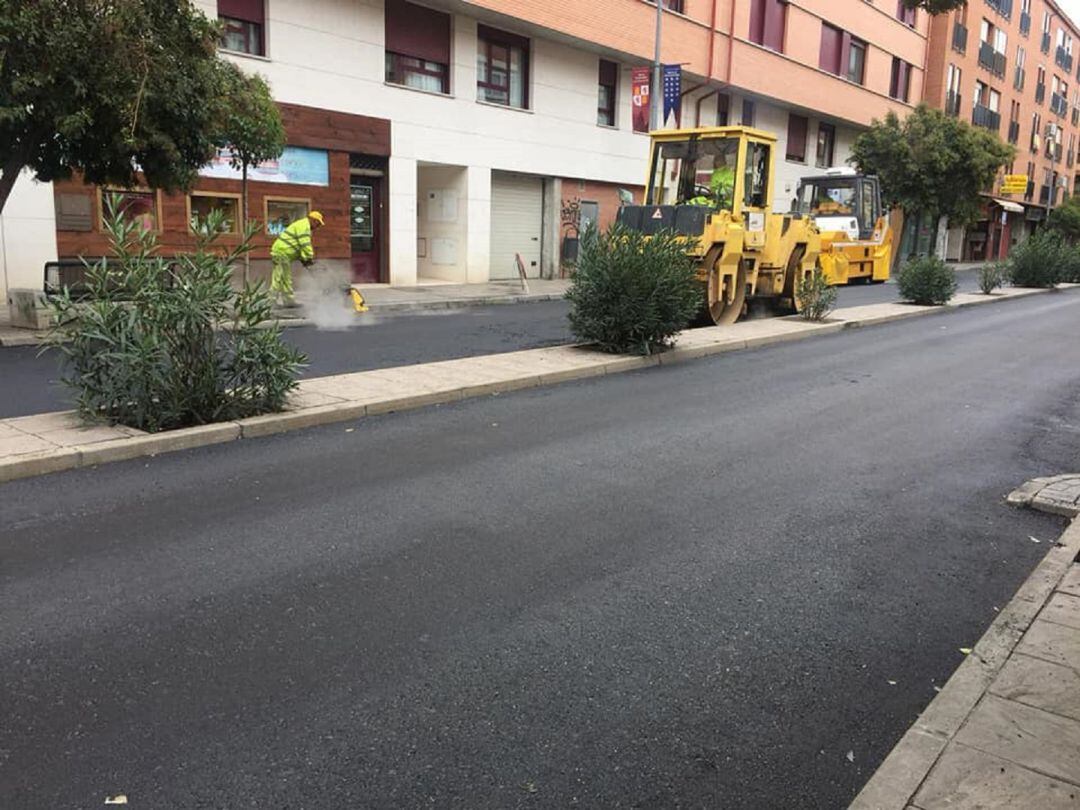 Las obras de asfaltado en la Avenida Lope de Vega a falta de pintar los pasos de peatones