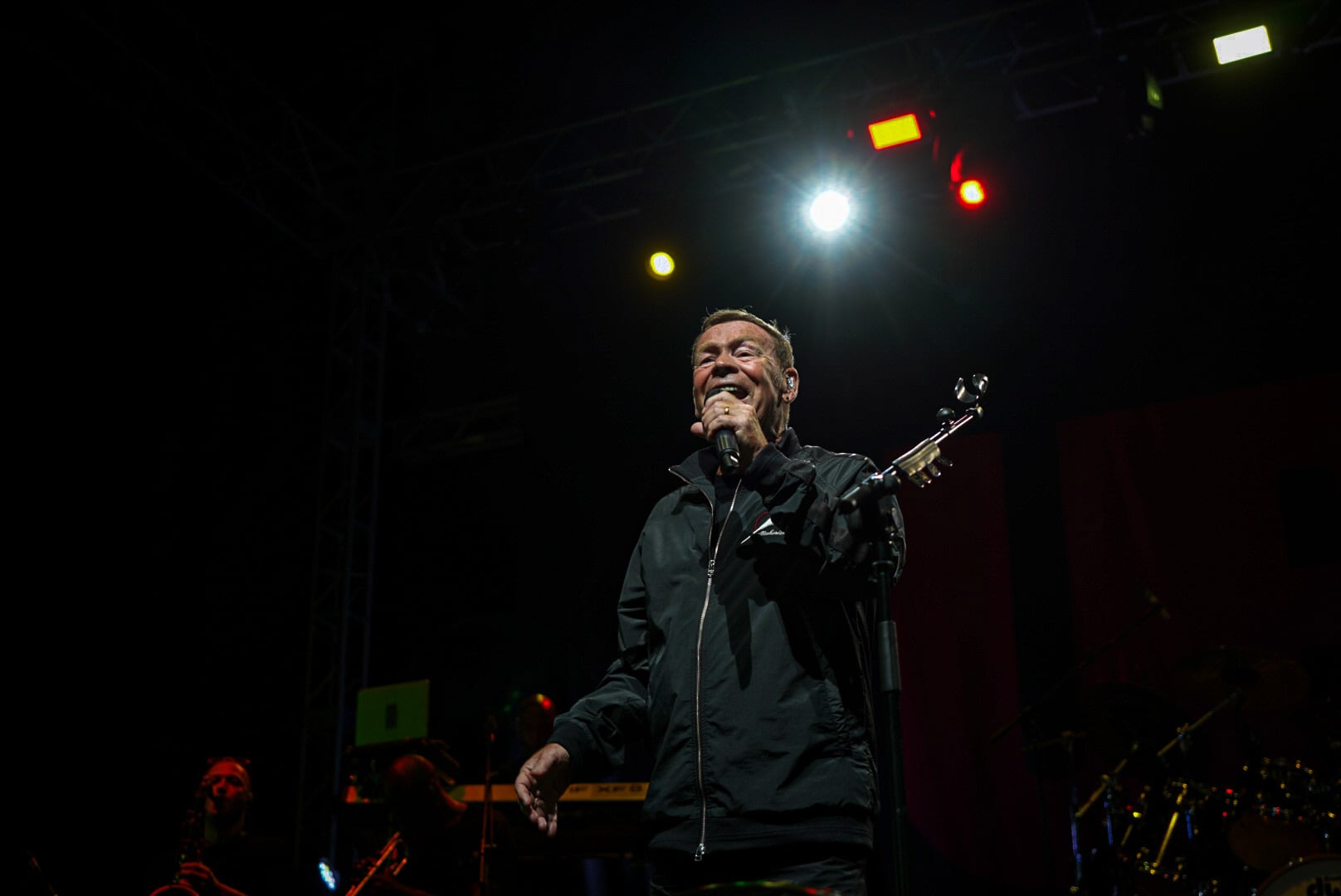 Duncan Campbell de UB40 durante un concierto