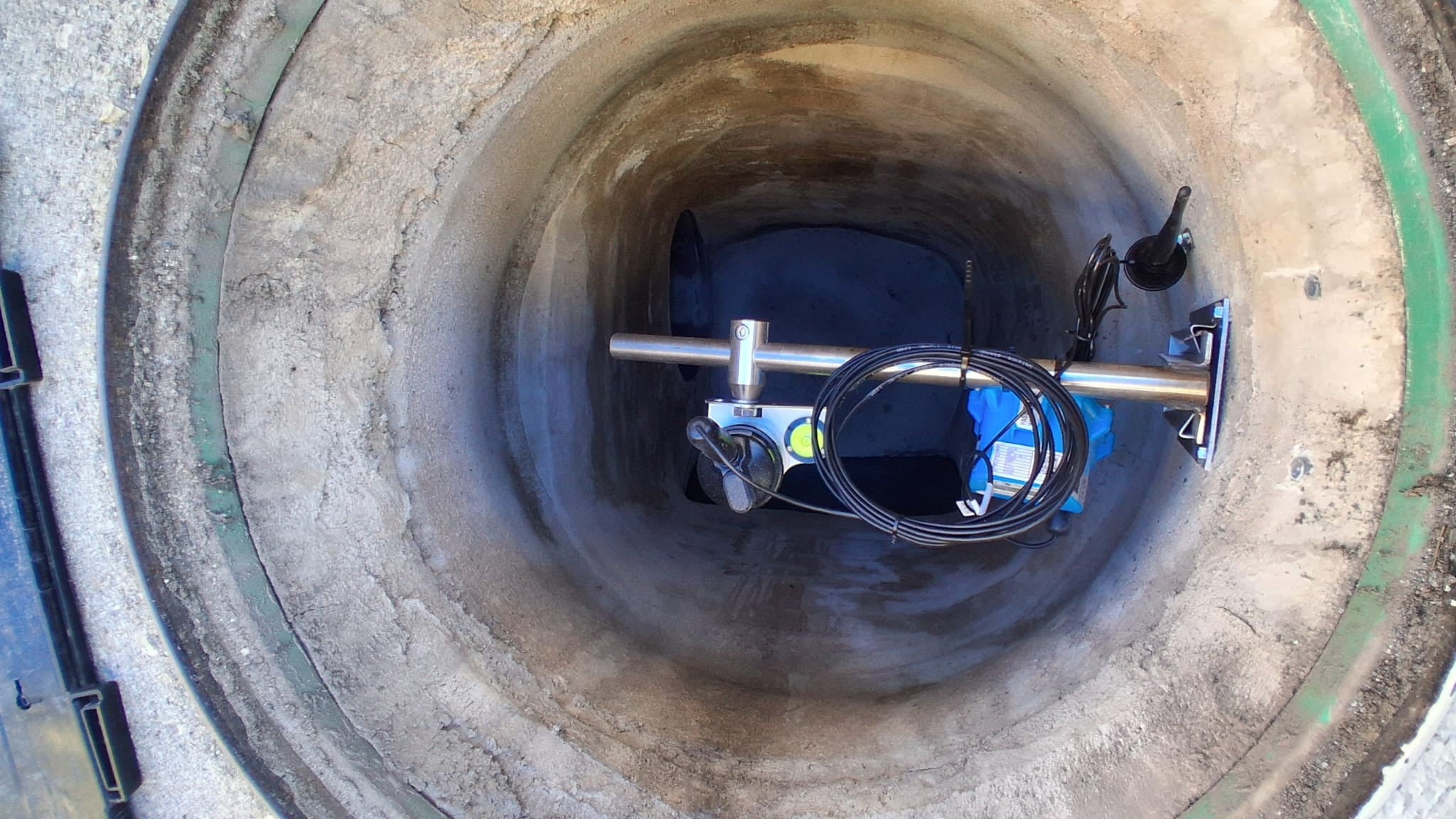 Se encuentran situados en las zonas bajas de las calles Mar y Pou