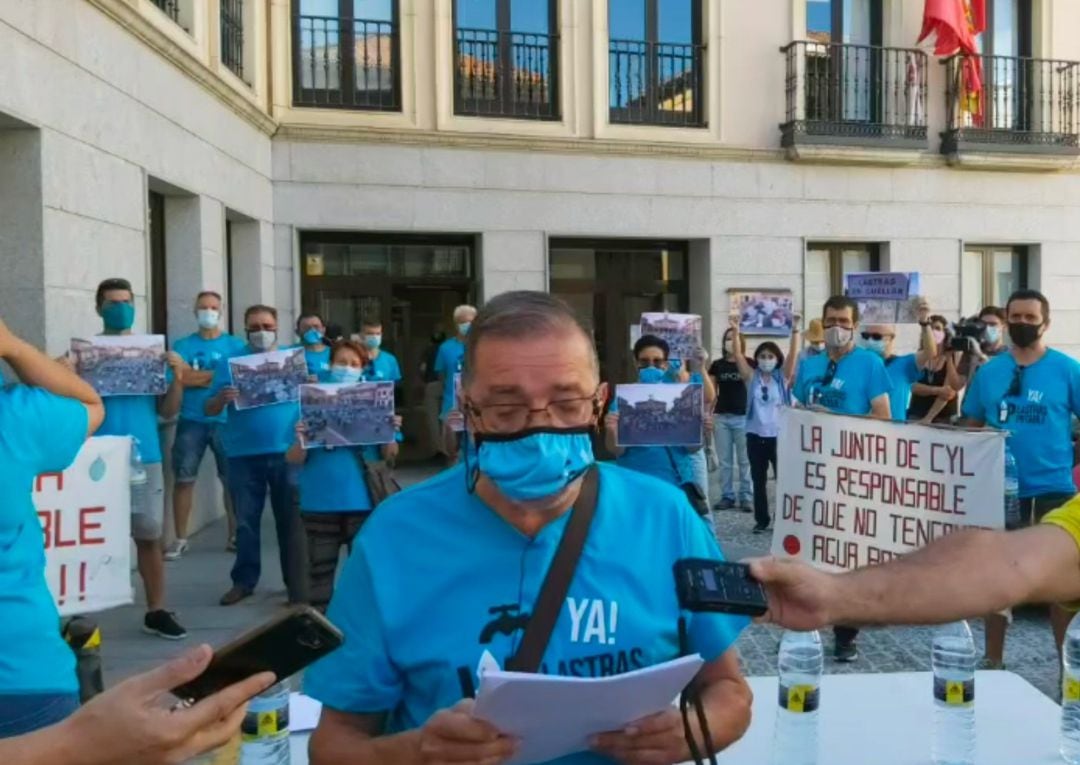 Momento de la concentración y lectura del manifiesto. 