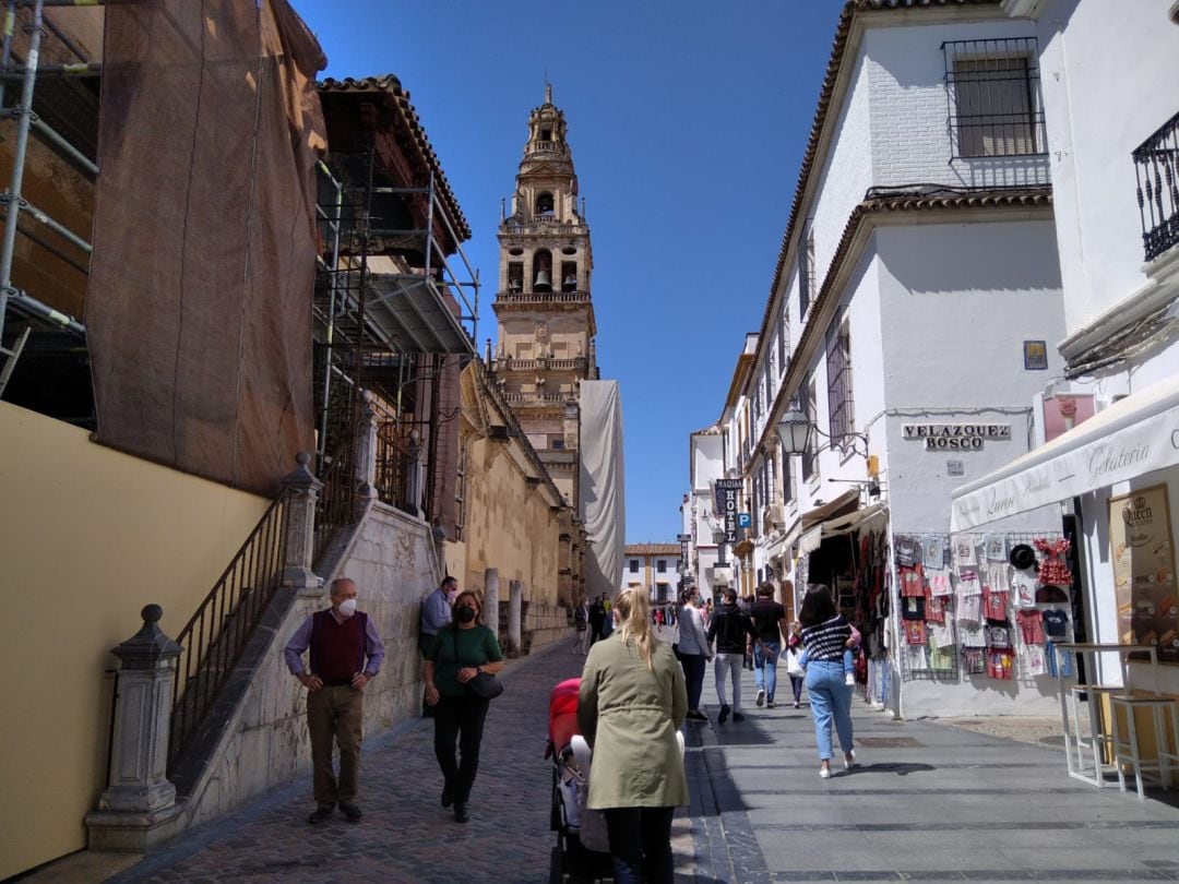 Los turistas en la Judería y el Casco Histórico de Córdoba