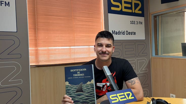"Ahora mismo hay 518 especies": Guillermo Carranza, vecino de Móstoles, crea la primera guía mundial de tiburones