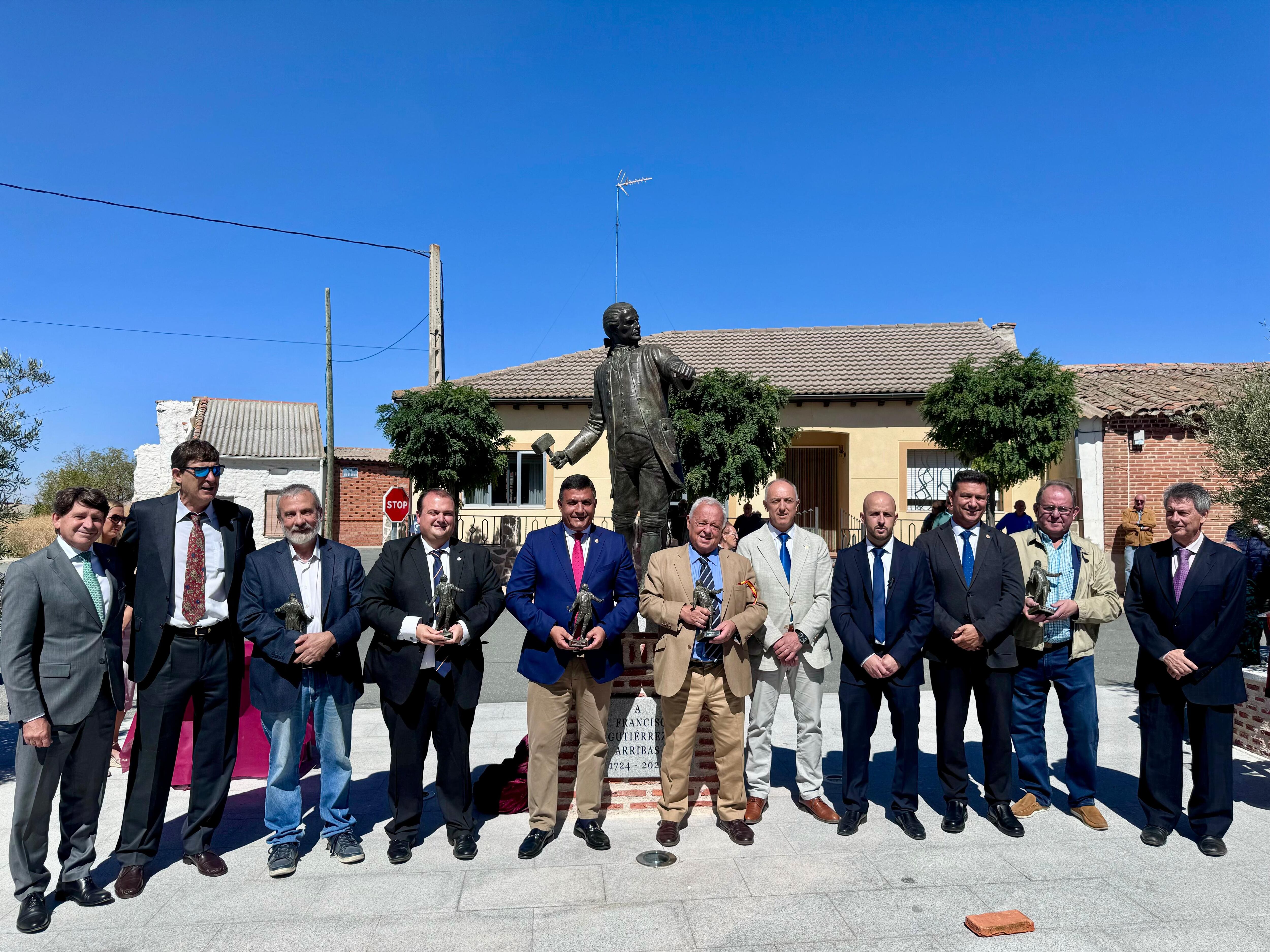 Inauguración escultura a Francisco Gutiérrez en San Vicente de Arévalo (Ávila)