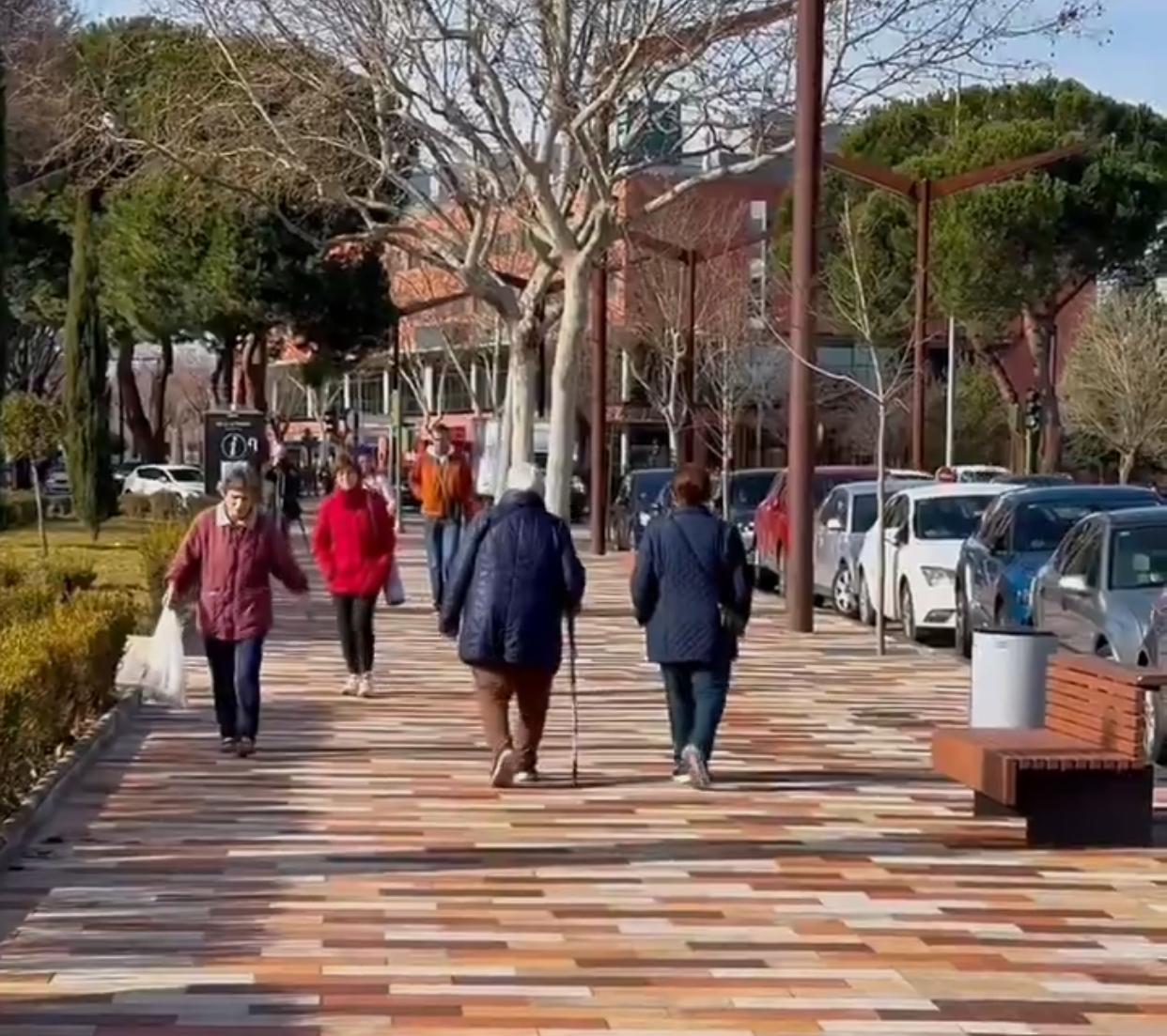 Nuevo acerado en Avenida del Ejército y parte baja de Cardenal González de Mendoza