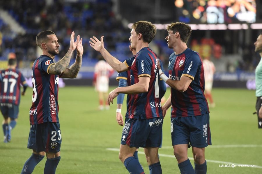 Sielva y Kortajarena sentenciaron el partido desde el punto de penalti ante el Sporting