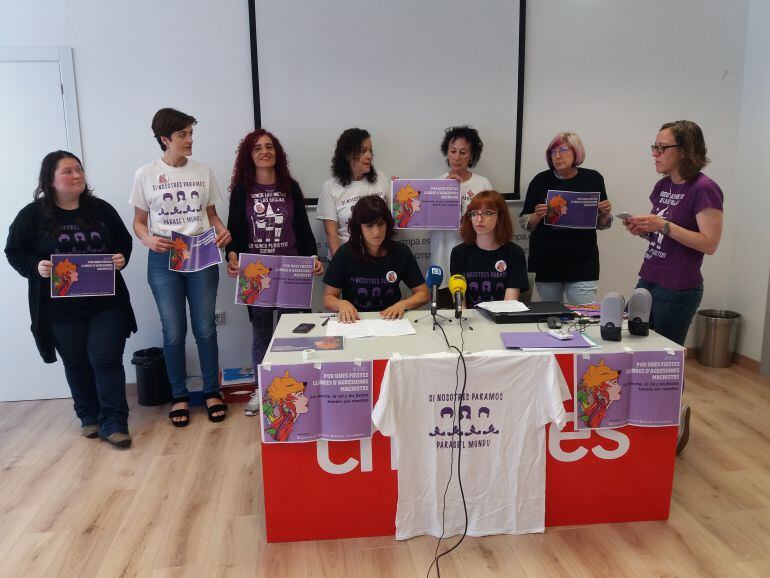 varias integrantes de la plataforma durante la presentación de la campaña