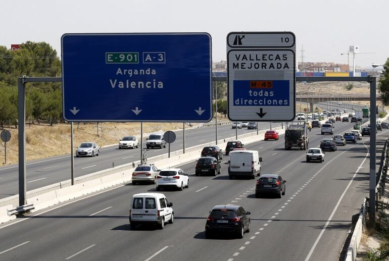 Estado de la circulación en la salida de Madrid por la carretera de Valencia a la altura de Santa Eugenia en una jornada en la que a las tres de la tarde la Dirección General de Tráfico ha puesto en marcha la segunda operación especial del verano, que coi