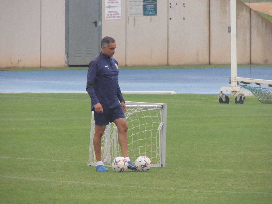 José Gomes en el entrenamiento del equipo.