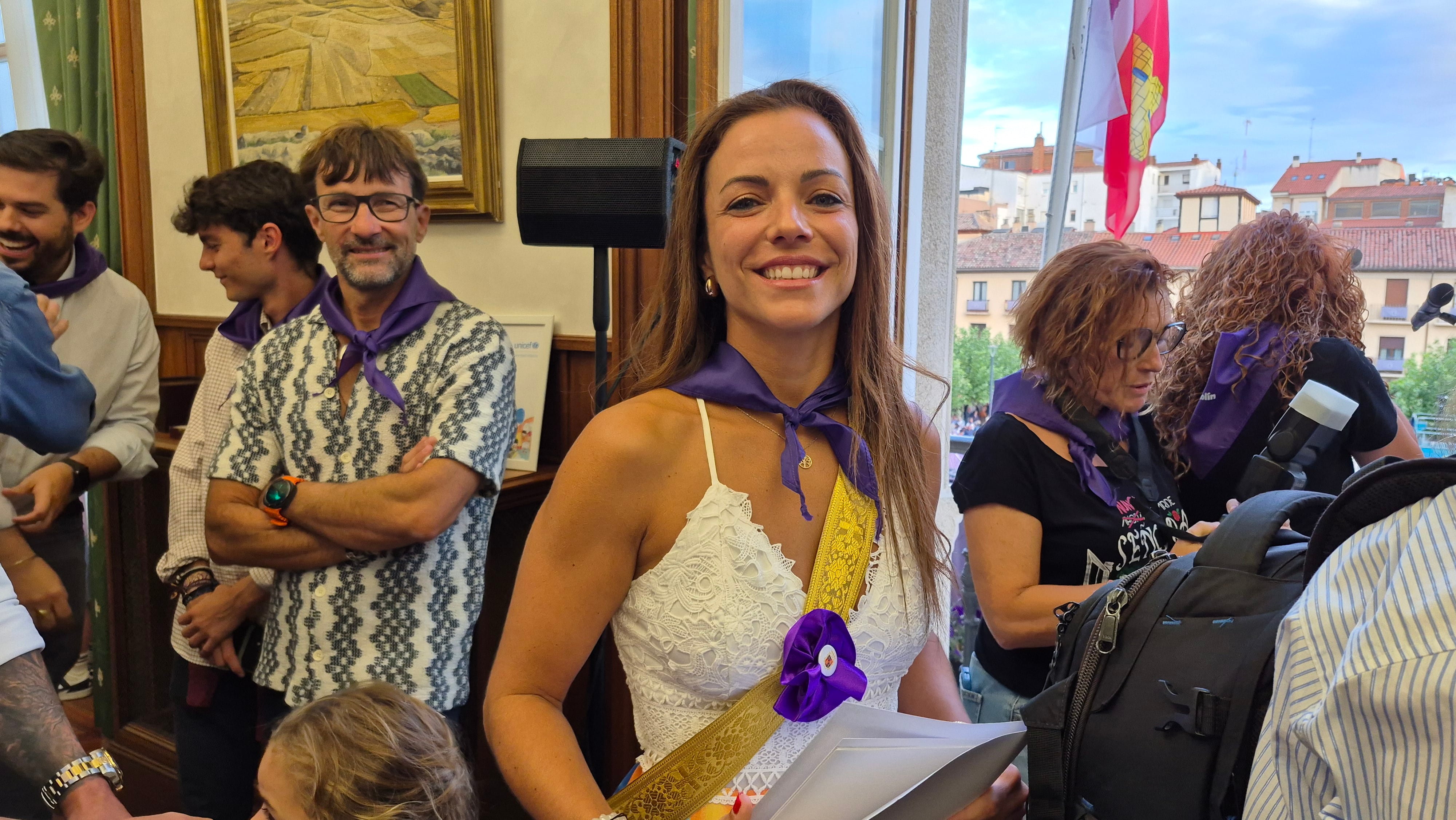 Marta Huerta de Aza momentos antes de salir a pronunciar el pregón popular de San Antolí 2025