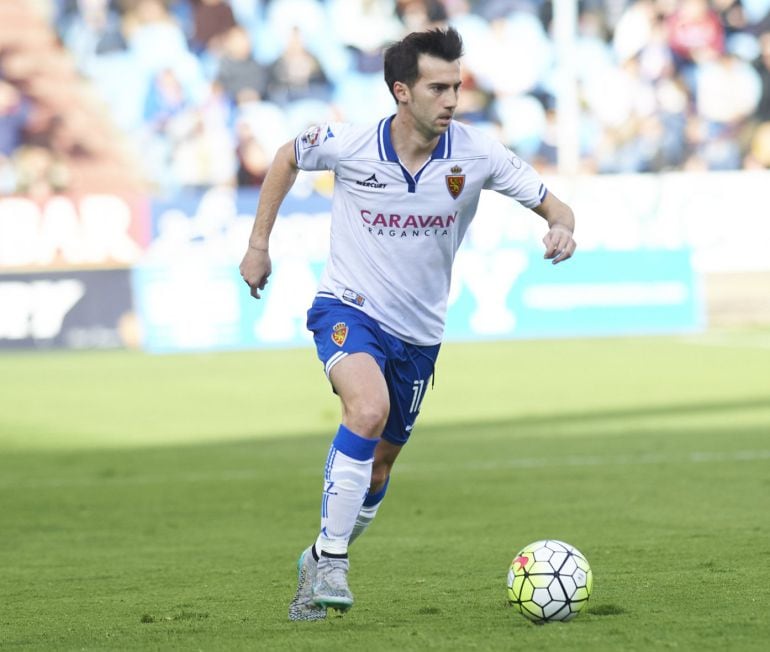 Manu Lanzarote en un encuentro de la pasada temporada con el Real Zaragoza en La Romareda