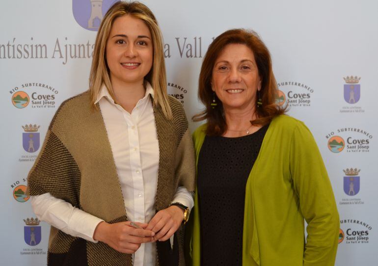 La alcaldesa, Tania Baños, junto a la edil de Urbanismo, Francesca Bartolomé.